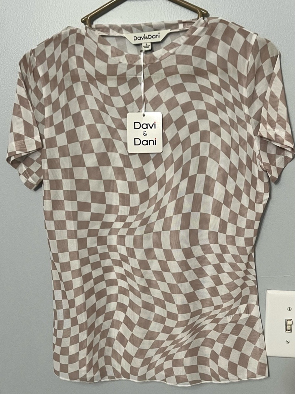 DAVI & DANI Mesh Wavy Checker Short Sleeve Shirt in Taupe and White